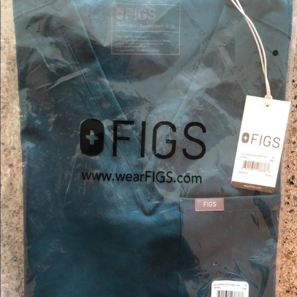 Figs scrub top